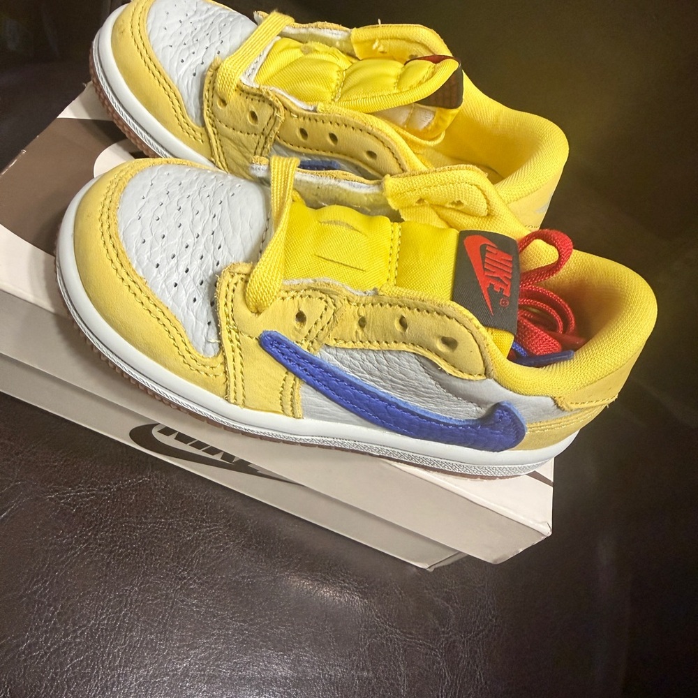 Nike Kids Yellow and Blue Low-Top Sneakers - Picture 2 of 8